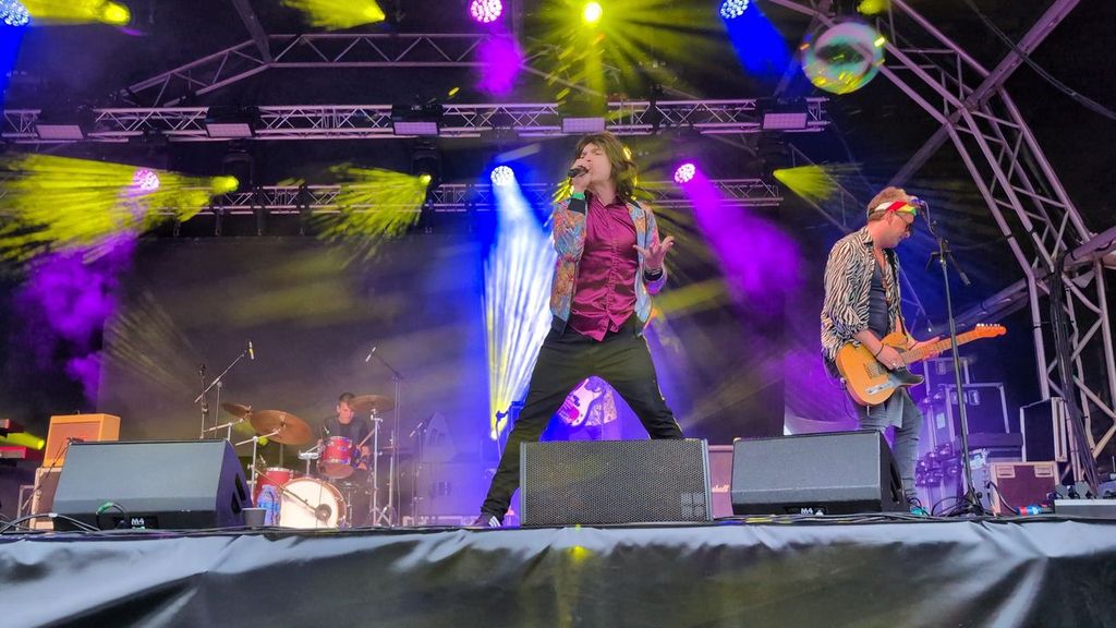 The Rolling Clones live on stage