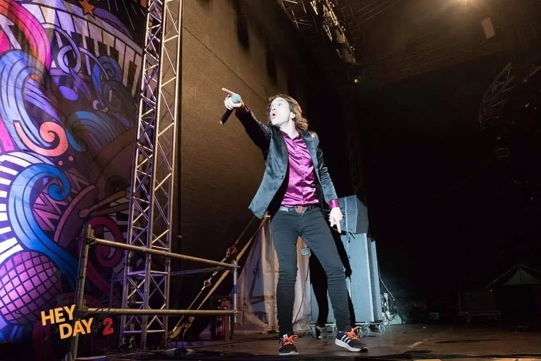 Mick solo show — charismatic front-man set